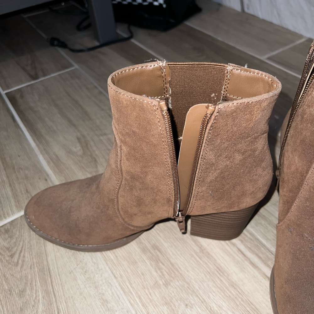 Universal Threads brown boot heals - Picture 4 of 10